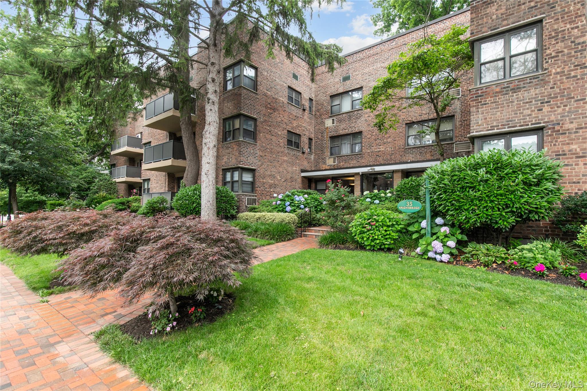 35 Knightsbridge Road 2-B — photo