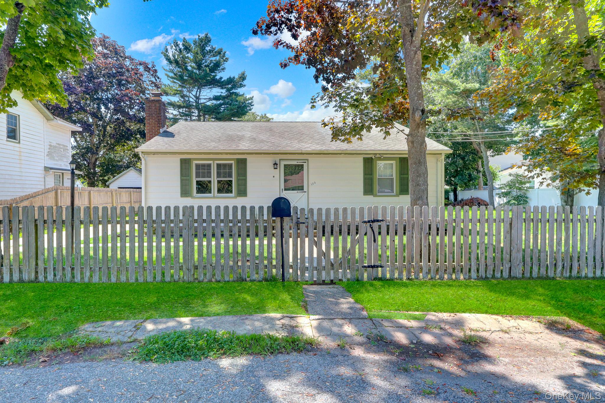 100 Lincoln Drive — photo