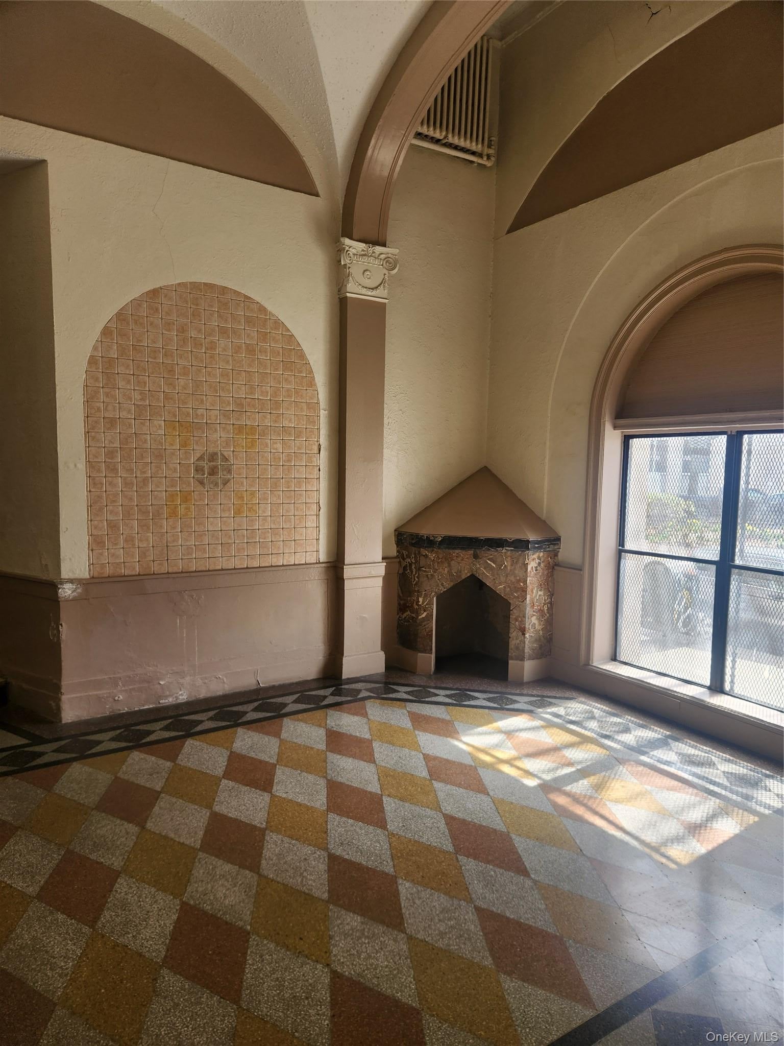 941 Jerome Avenue 8G — photo