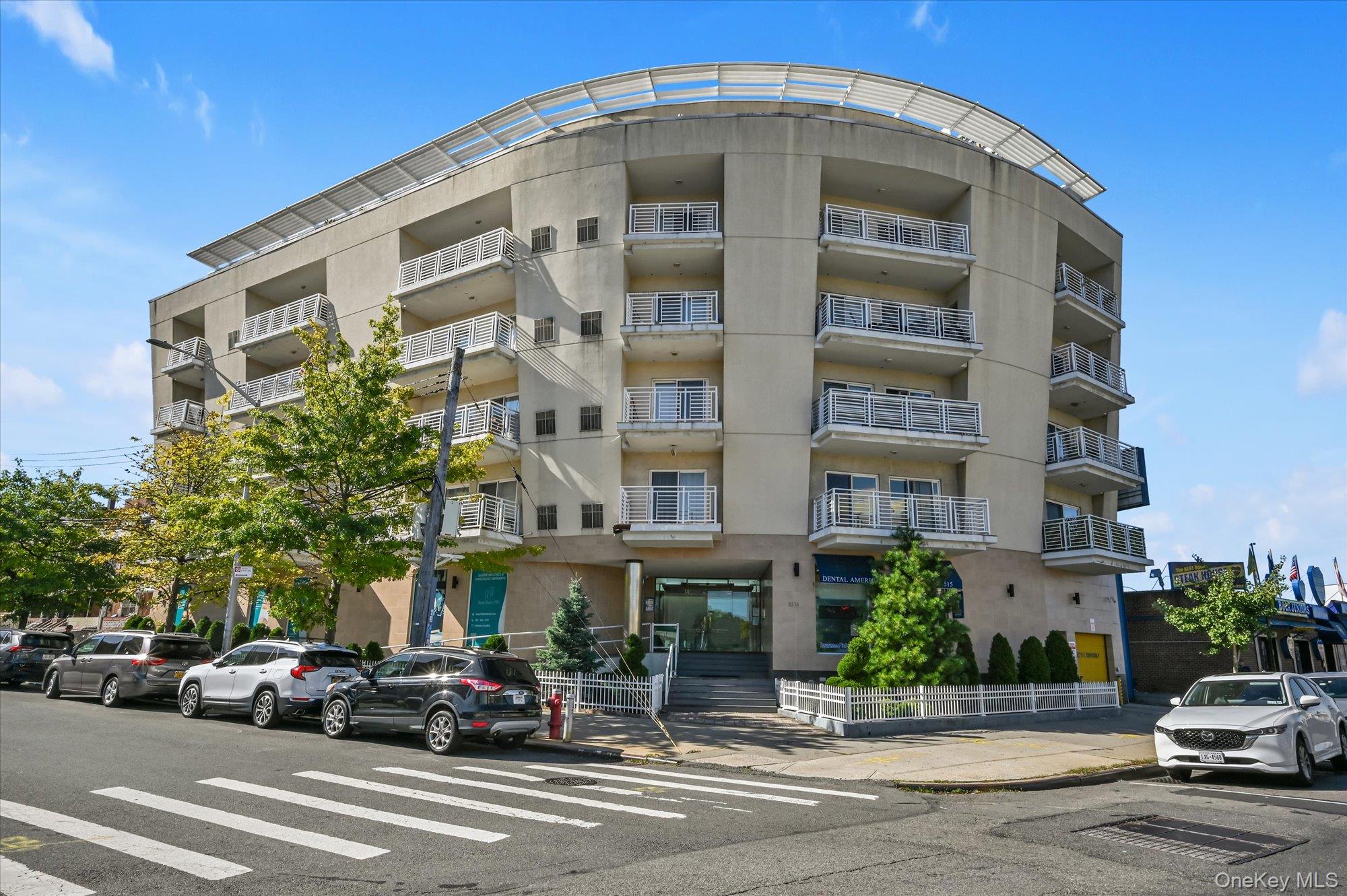 81-14 Queens Boulevard Ph6C — photo