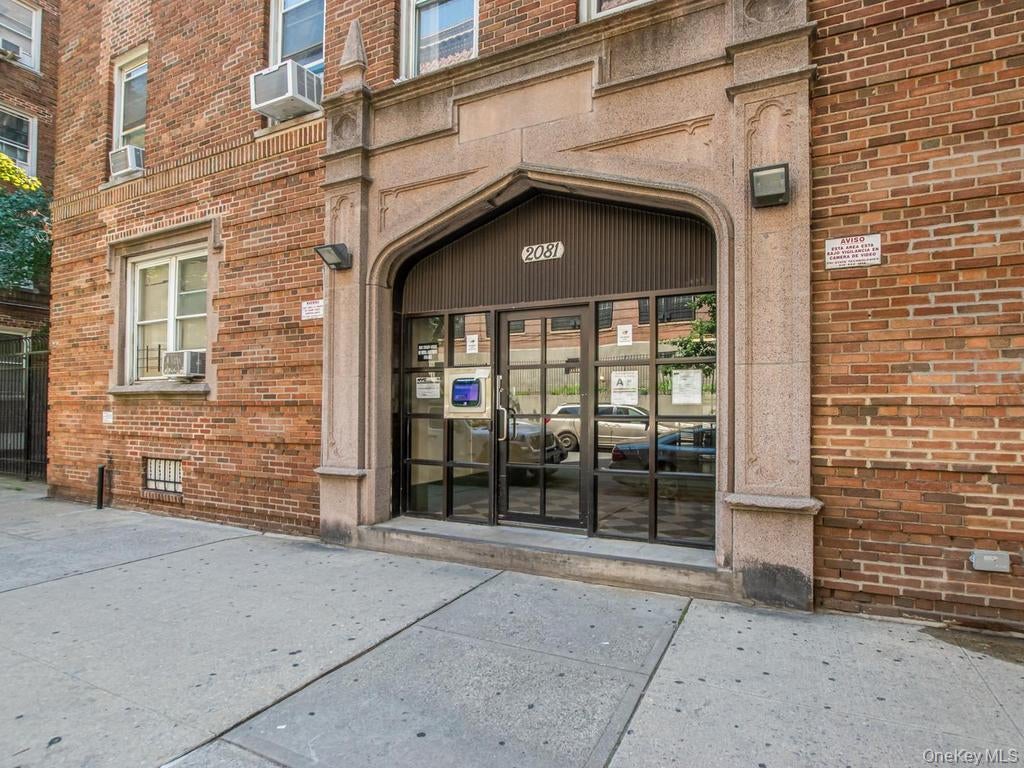 2081 Cruger Avenue 4C — photo