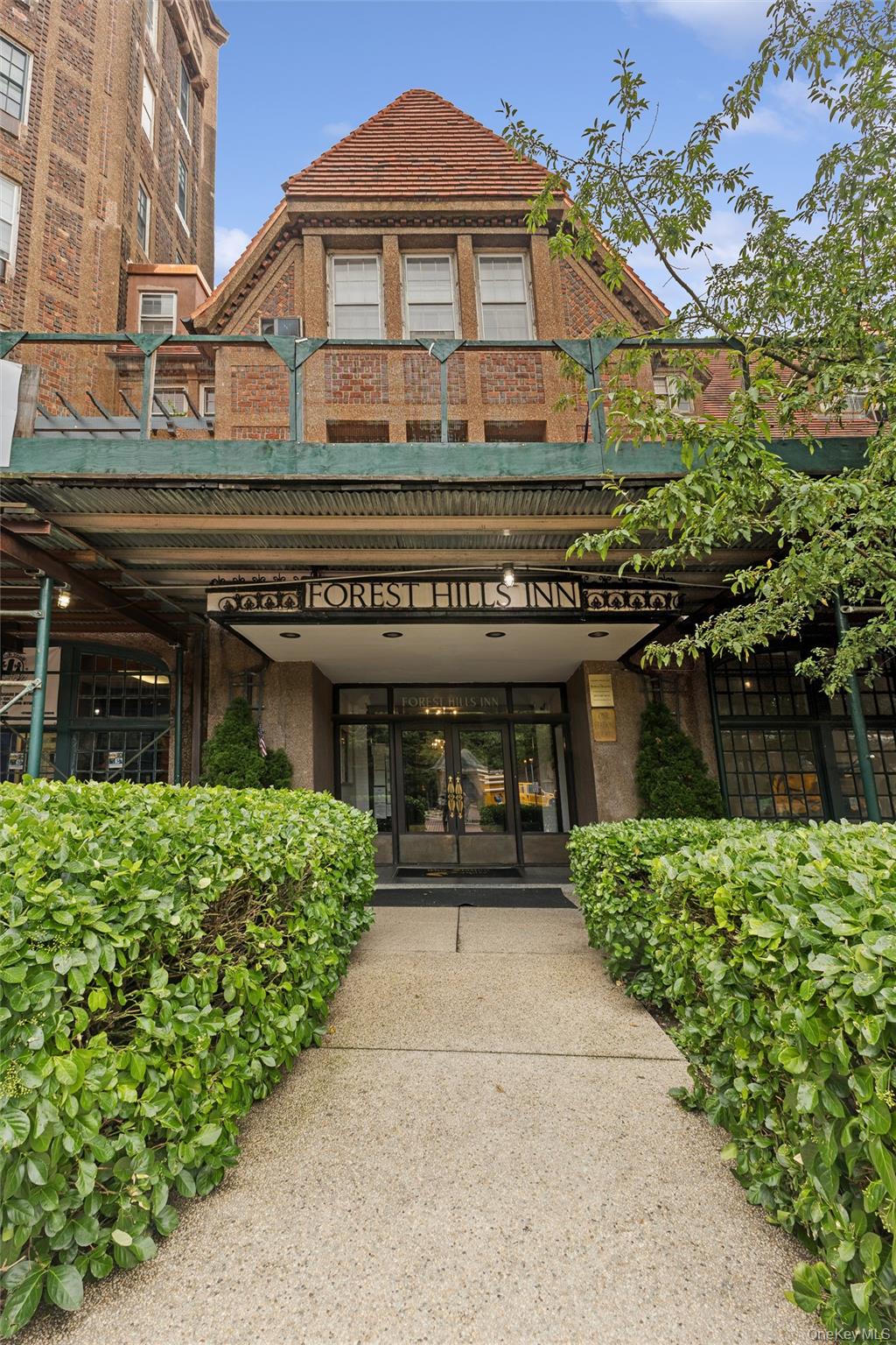 1 Station Square 311 — photo