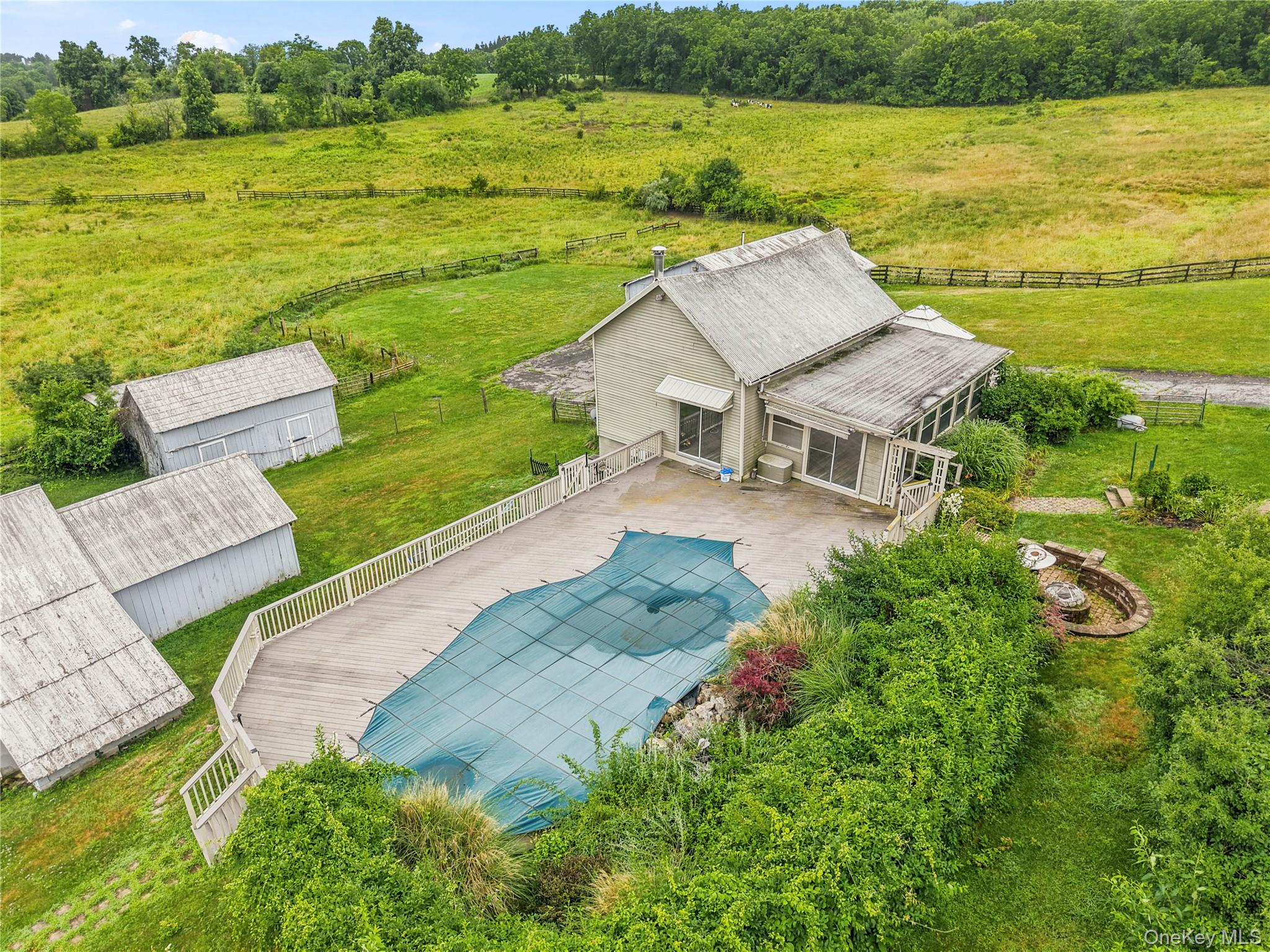 35 Milburn Road Pool House — photo