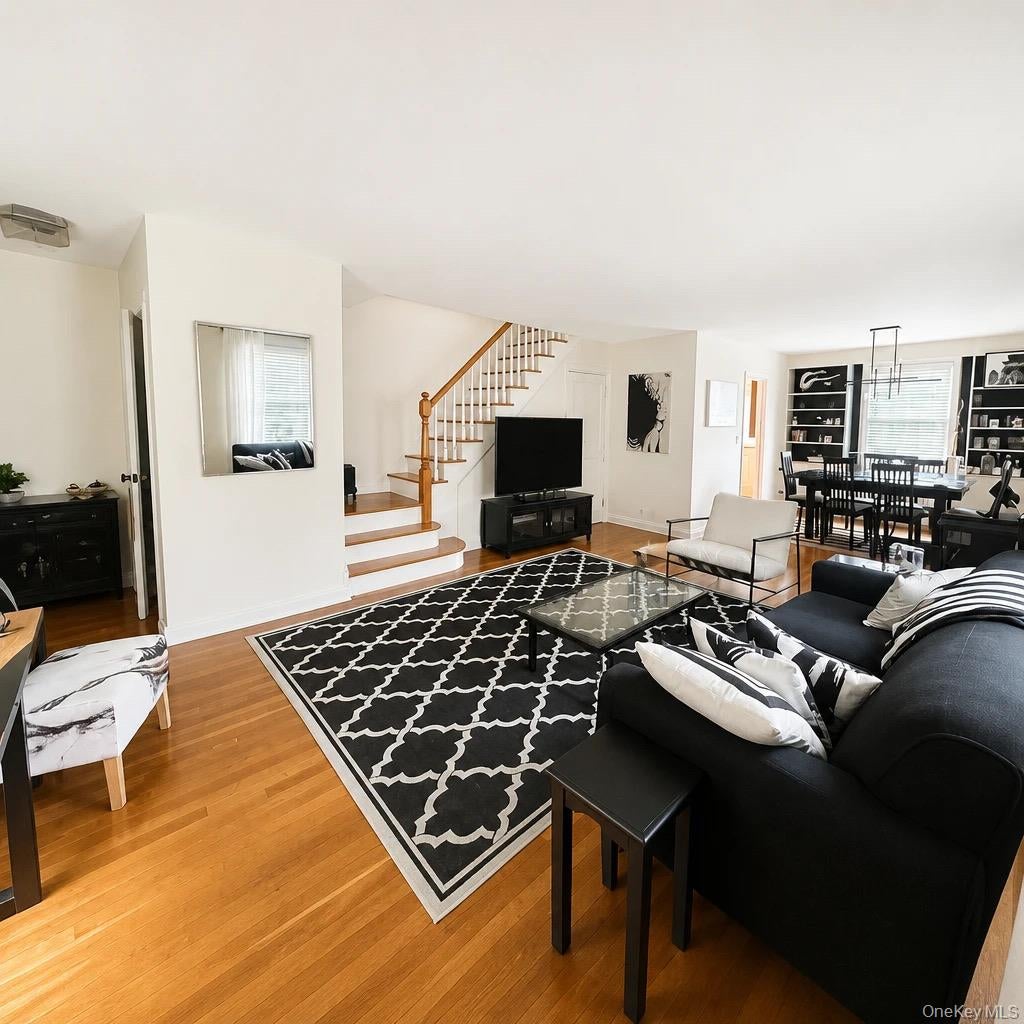 109 N Broadway H1 — photo