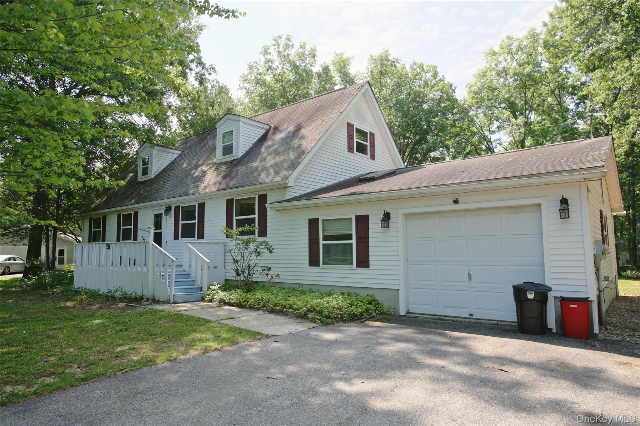 16 Elizabeth Drive — photo