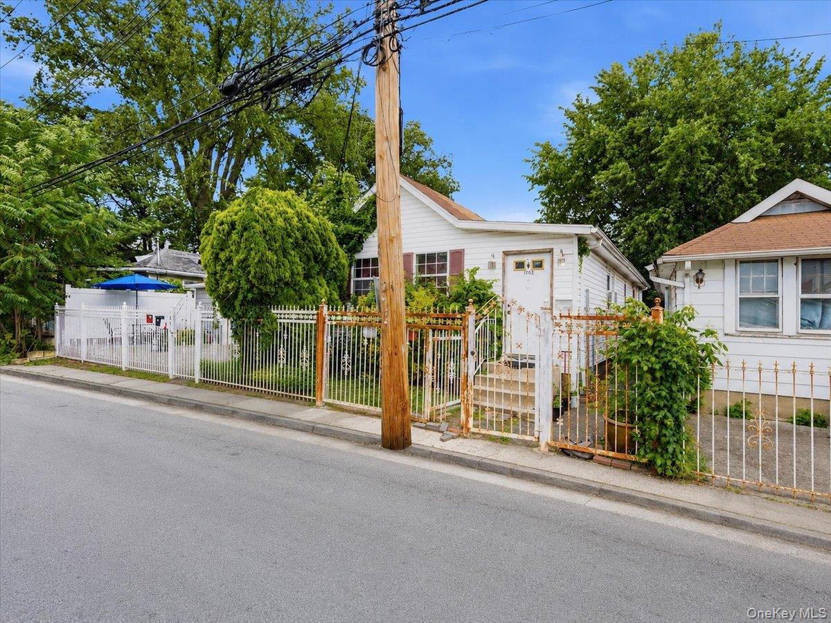 1202 Harding Park — photo