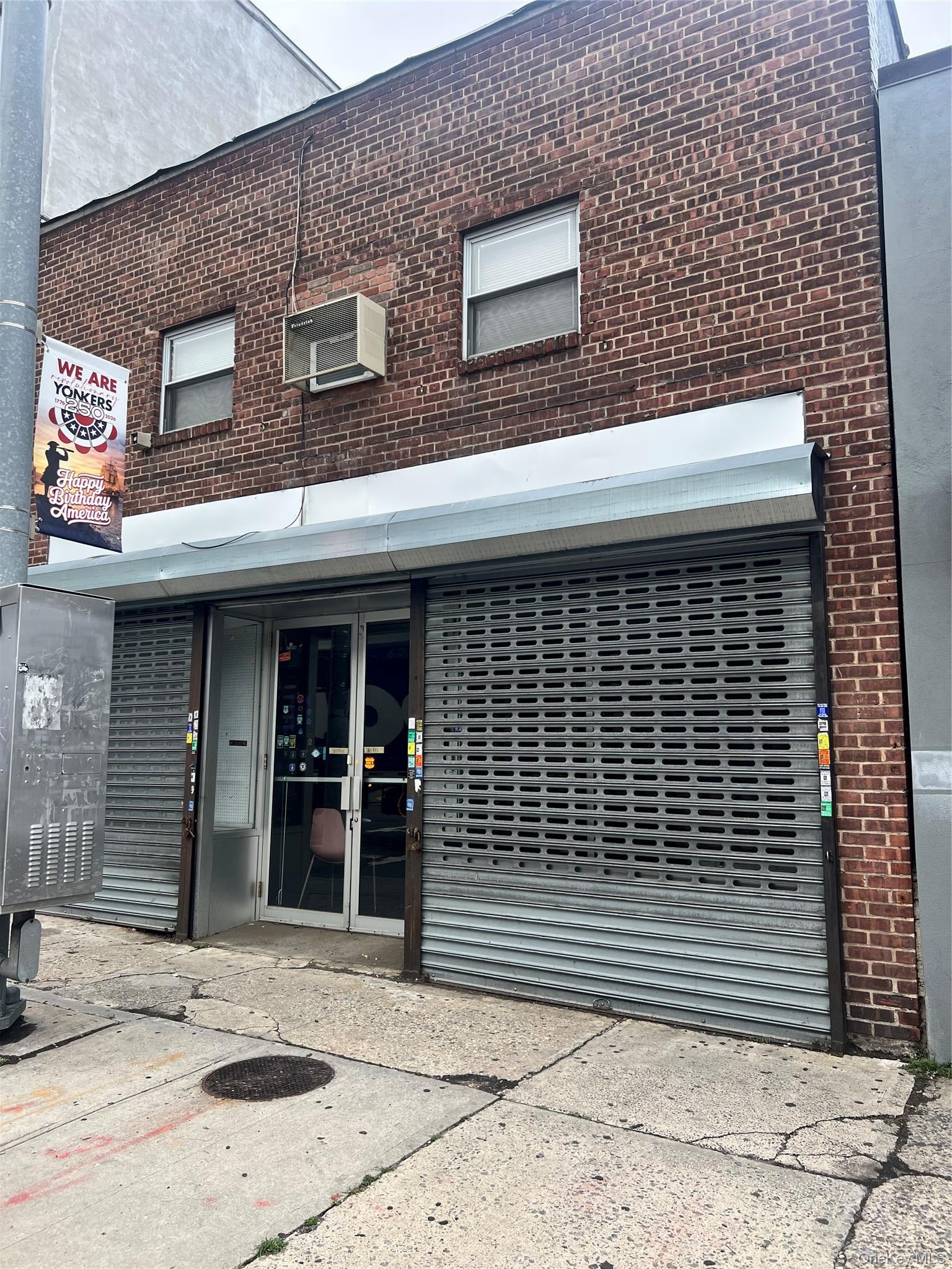 253 S Broadway 1st Floor & 2nd Floor — photo
