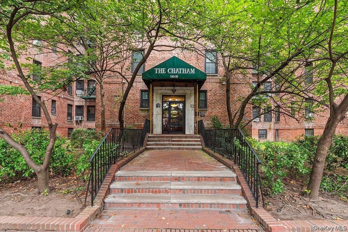 140-18 Burden Crescent 209 — photo