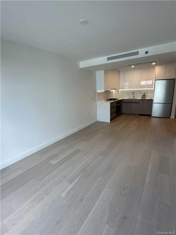 144-49 Northern Boulevard 520 — photo