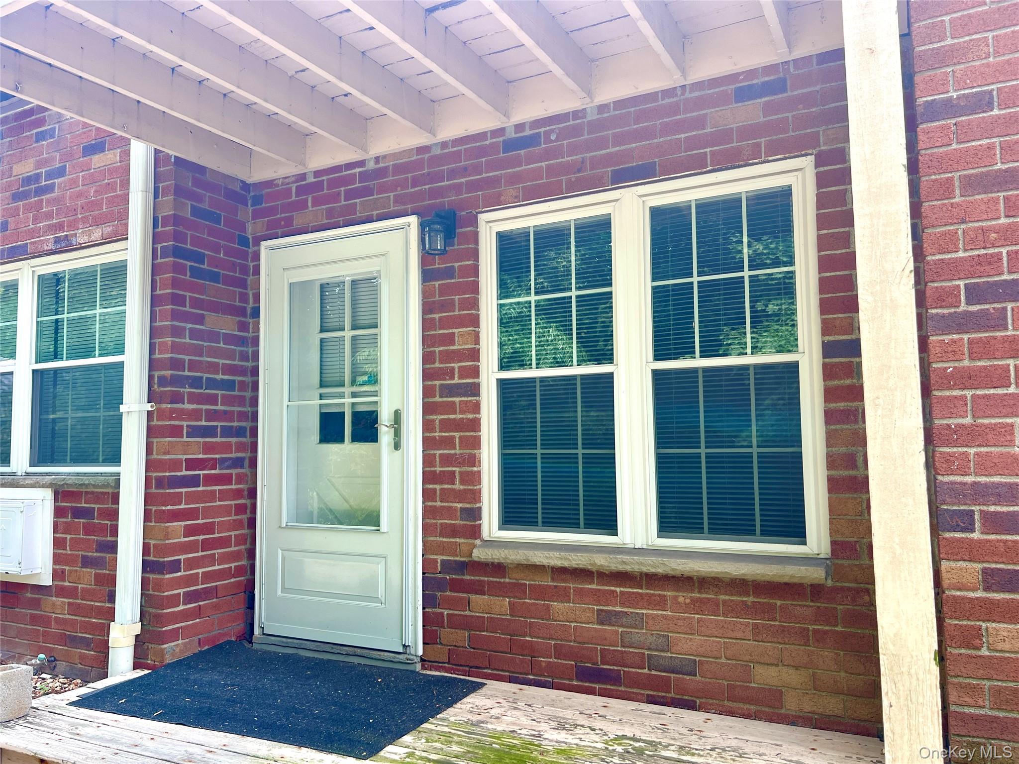 4 Colonial Road 100 — photo