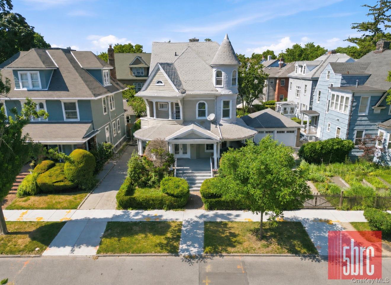 1205 Beverley Road — photo