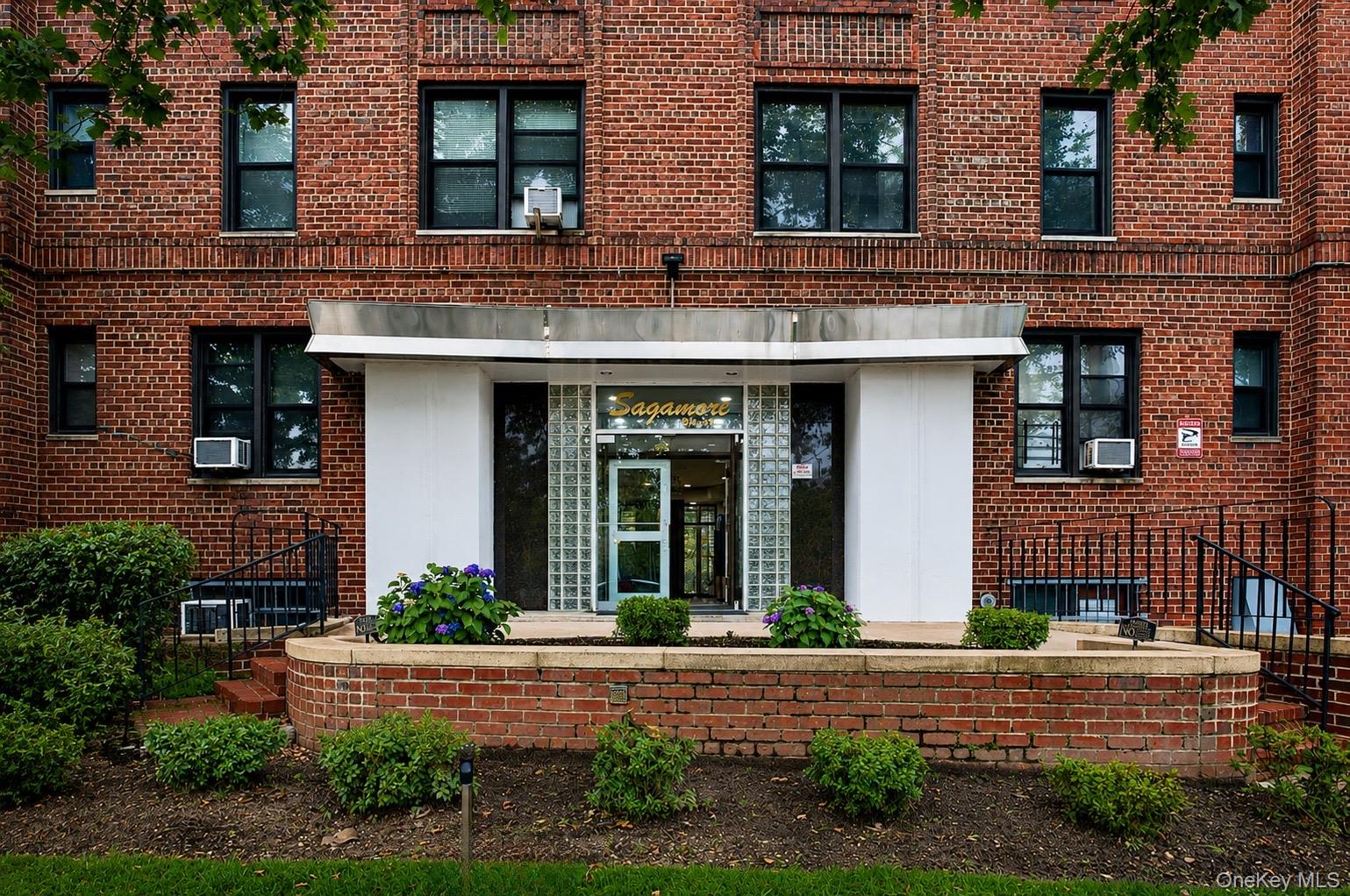84-31 Van Wyck Expressway 2B — photo