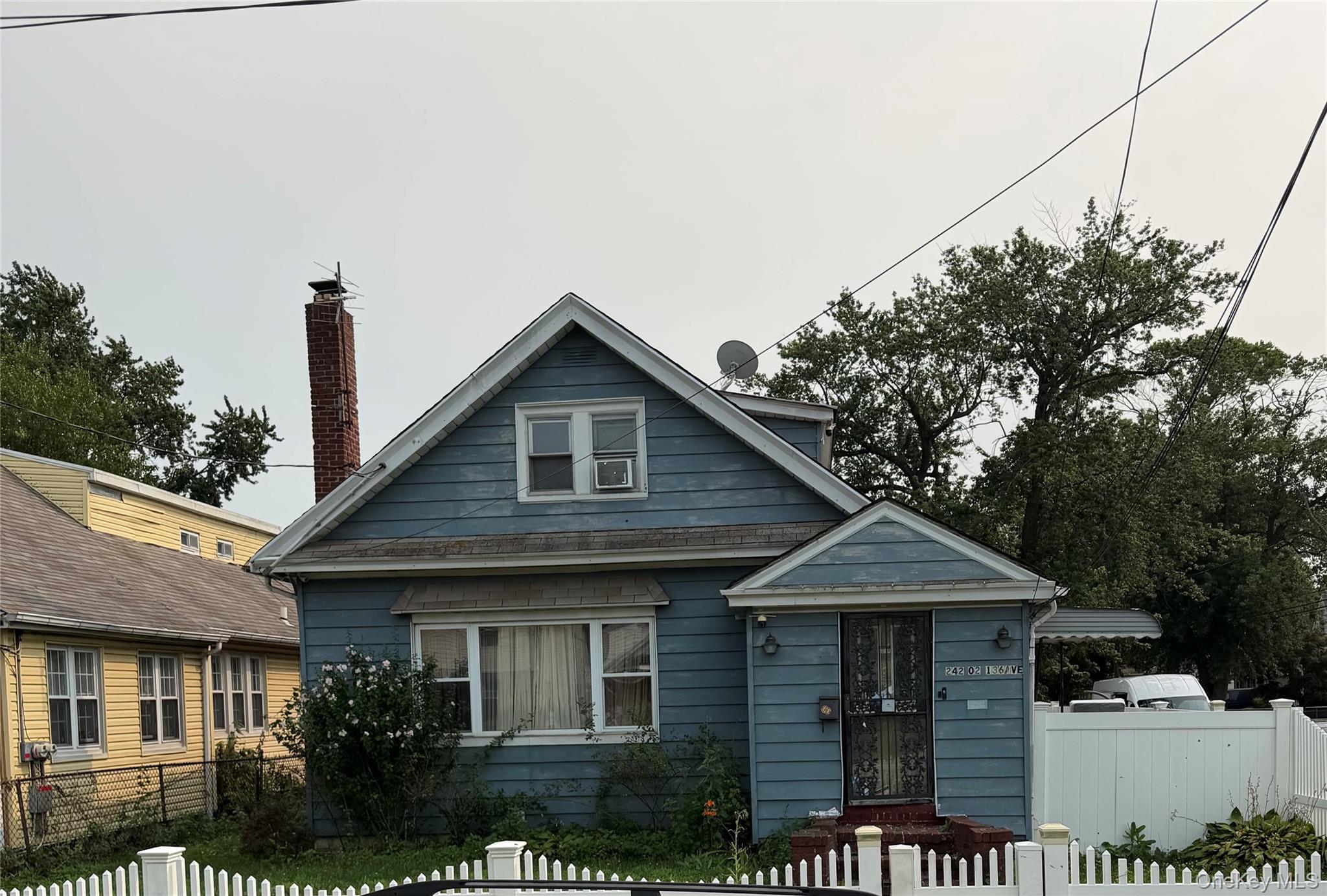 242-02 136th Avenue — photo