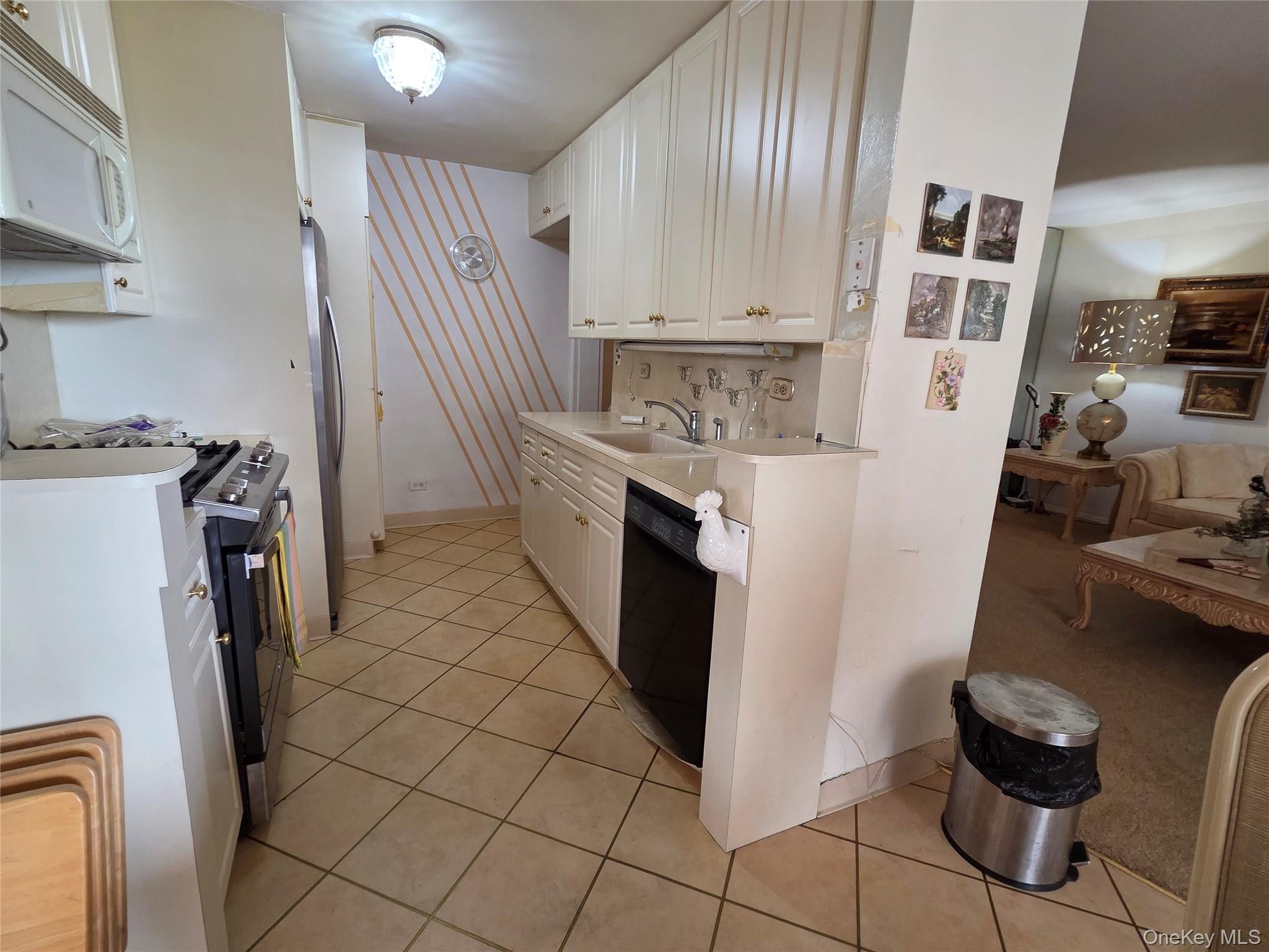 18-05 215th Street 5D — photo