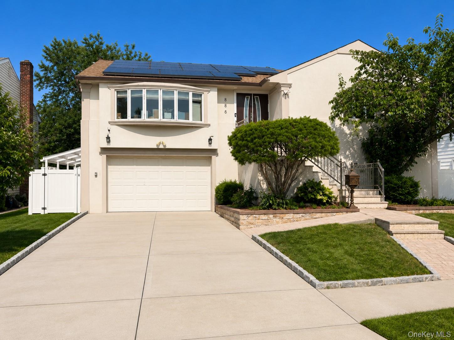 886 Woodmere Drive — photo