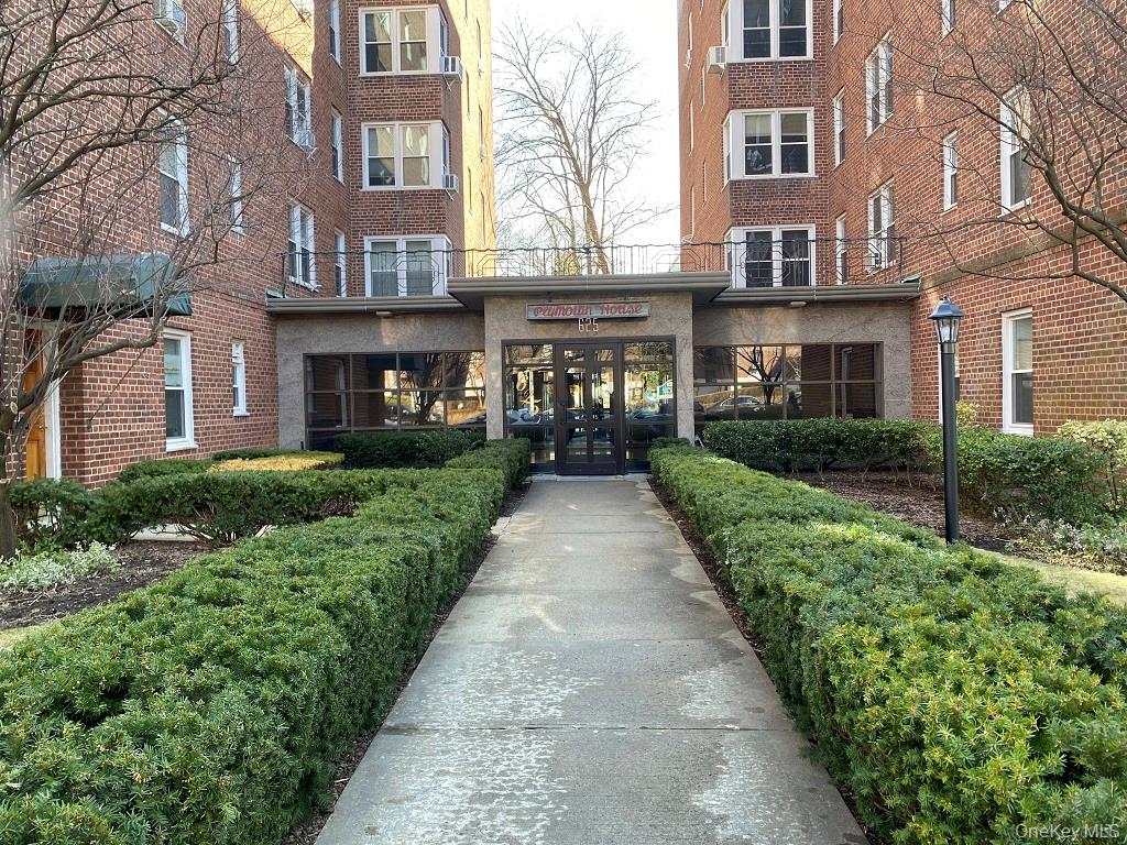625 Gramatan Avenue 1a — photo