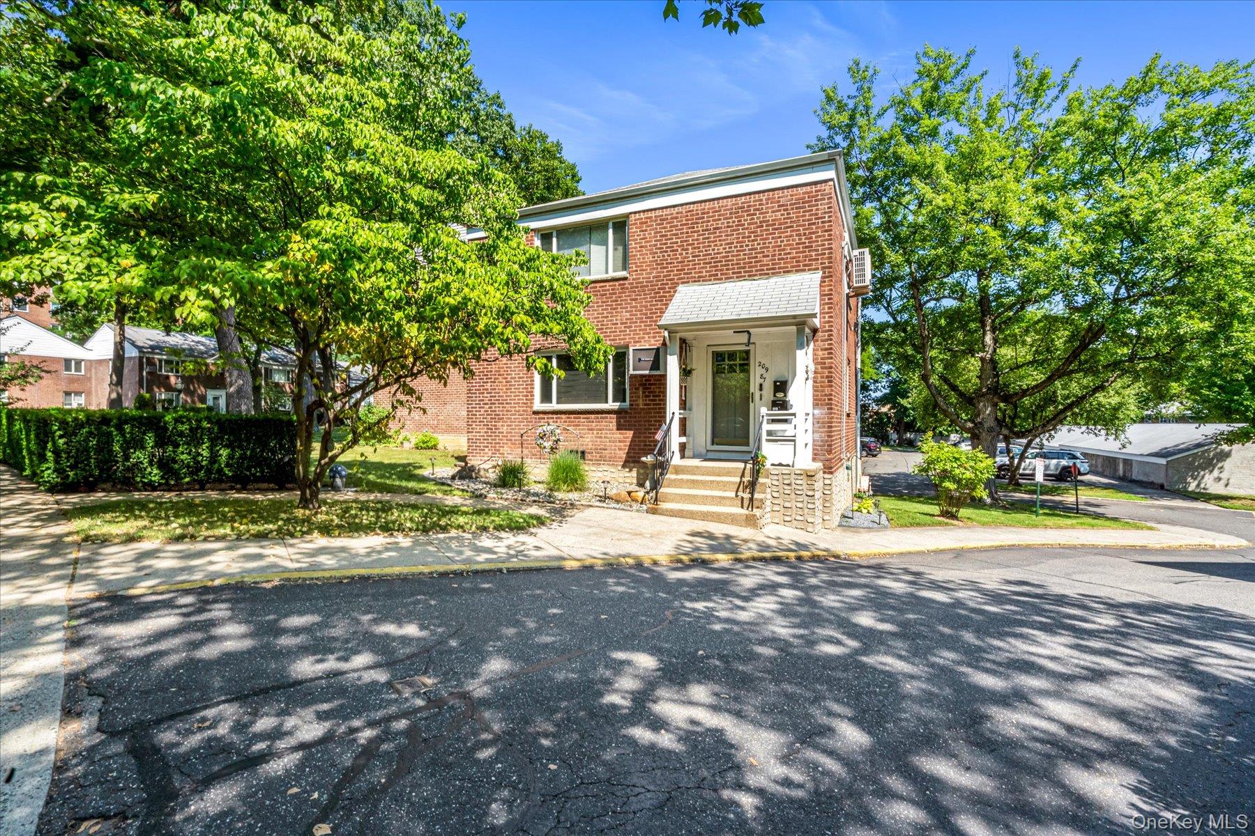 209-87 18th Avenue 196 — photo