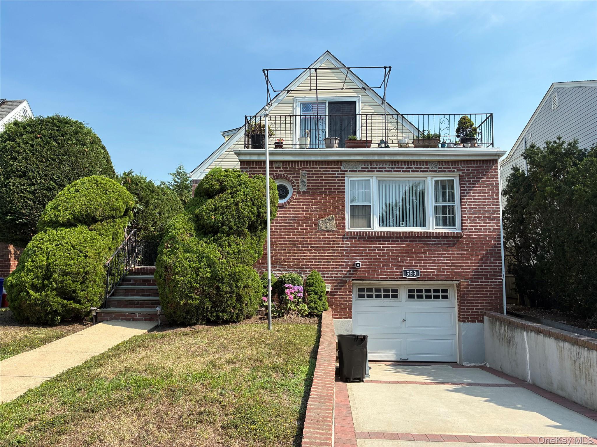 553 W Beech Street — photo
