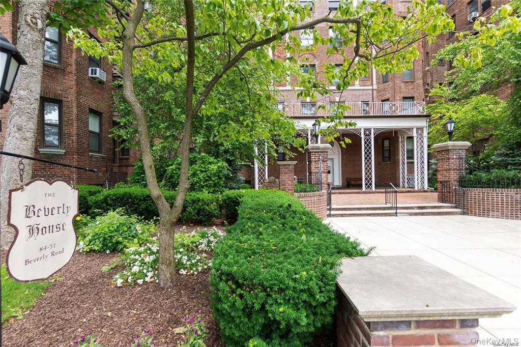 84-51 Beverly Road 6R — photo
