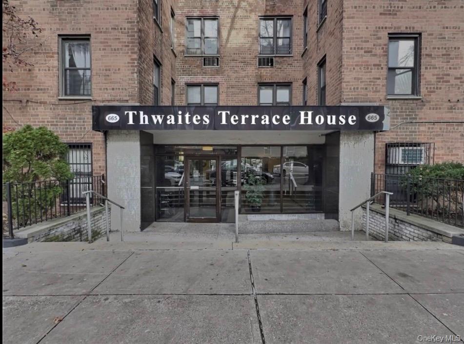 665 Thwaites Place 5X — photo