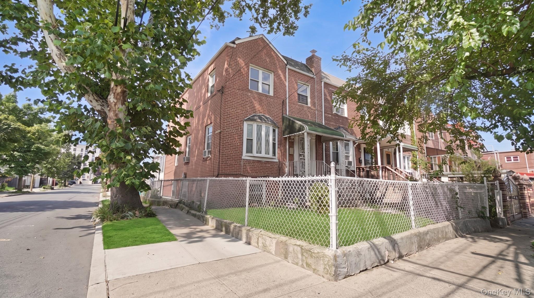 1051 Duncan Street — photo