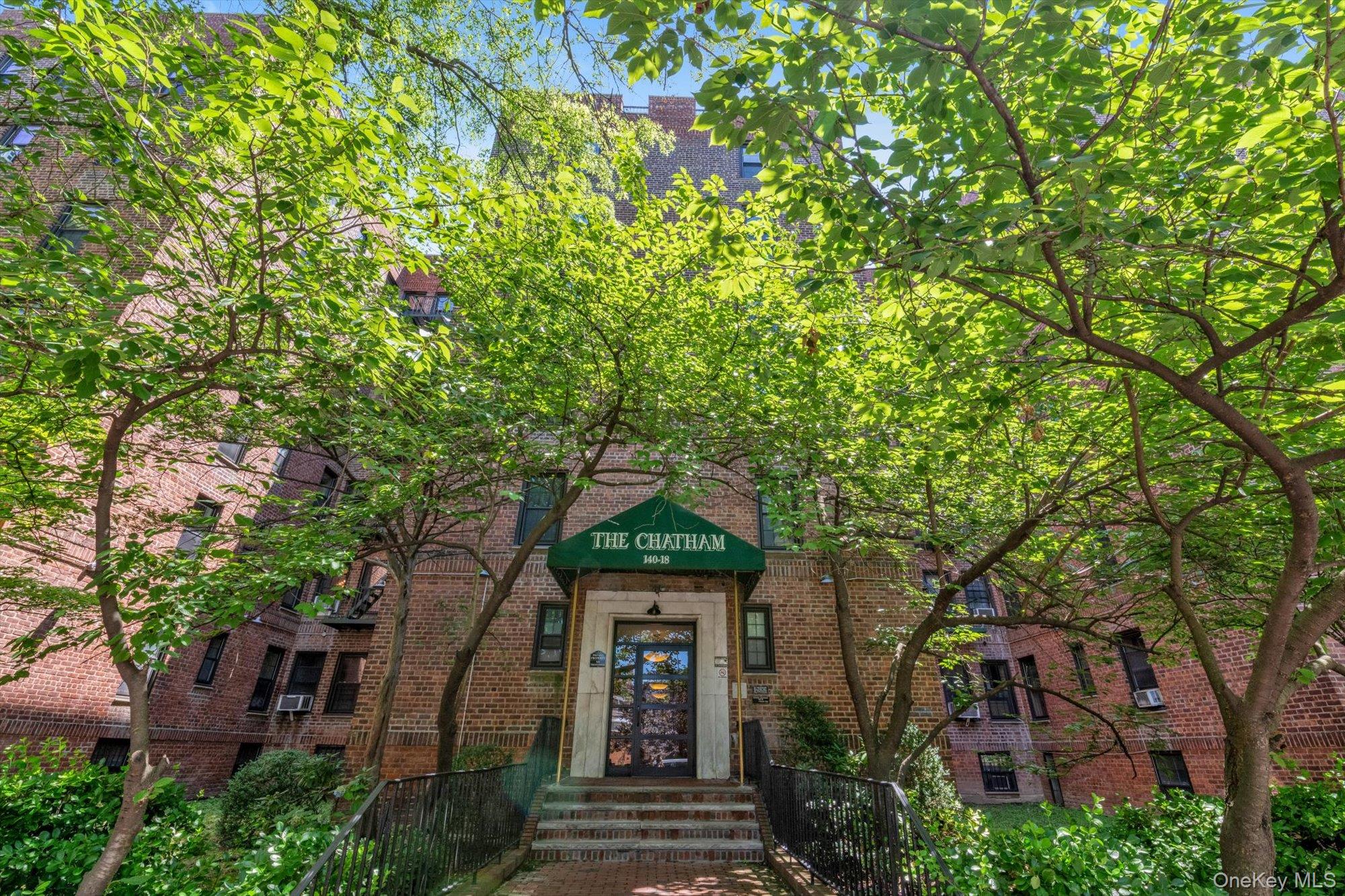 140-18 Burden Crescent 305 — photo