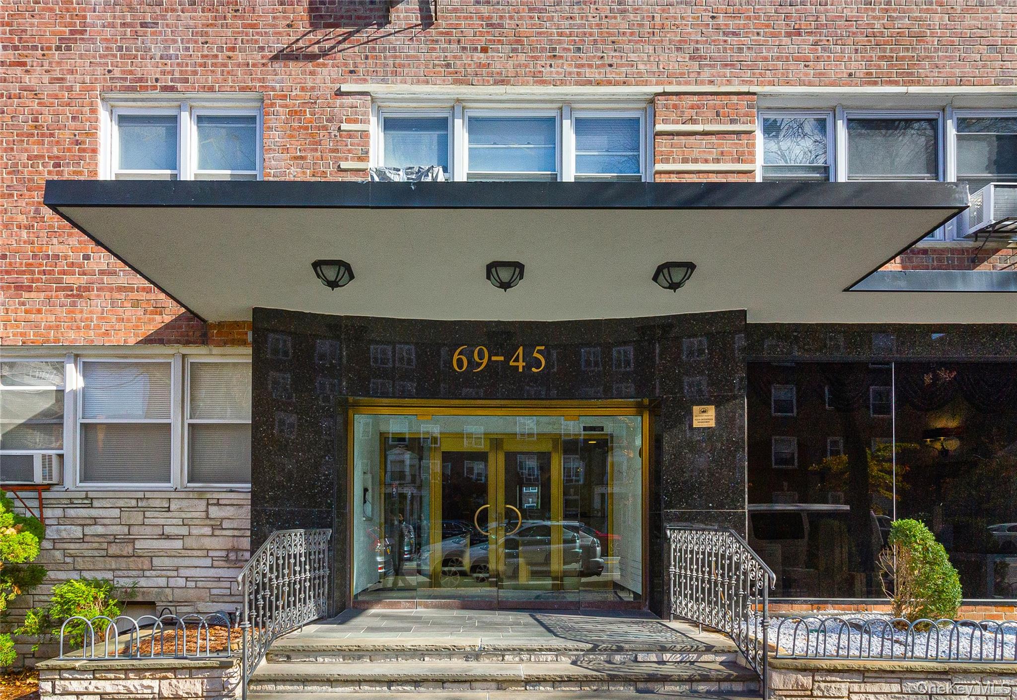 69-45 108th Street 4F — photo