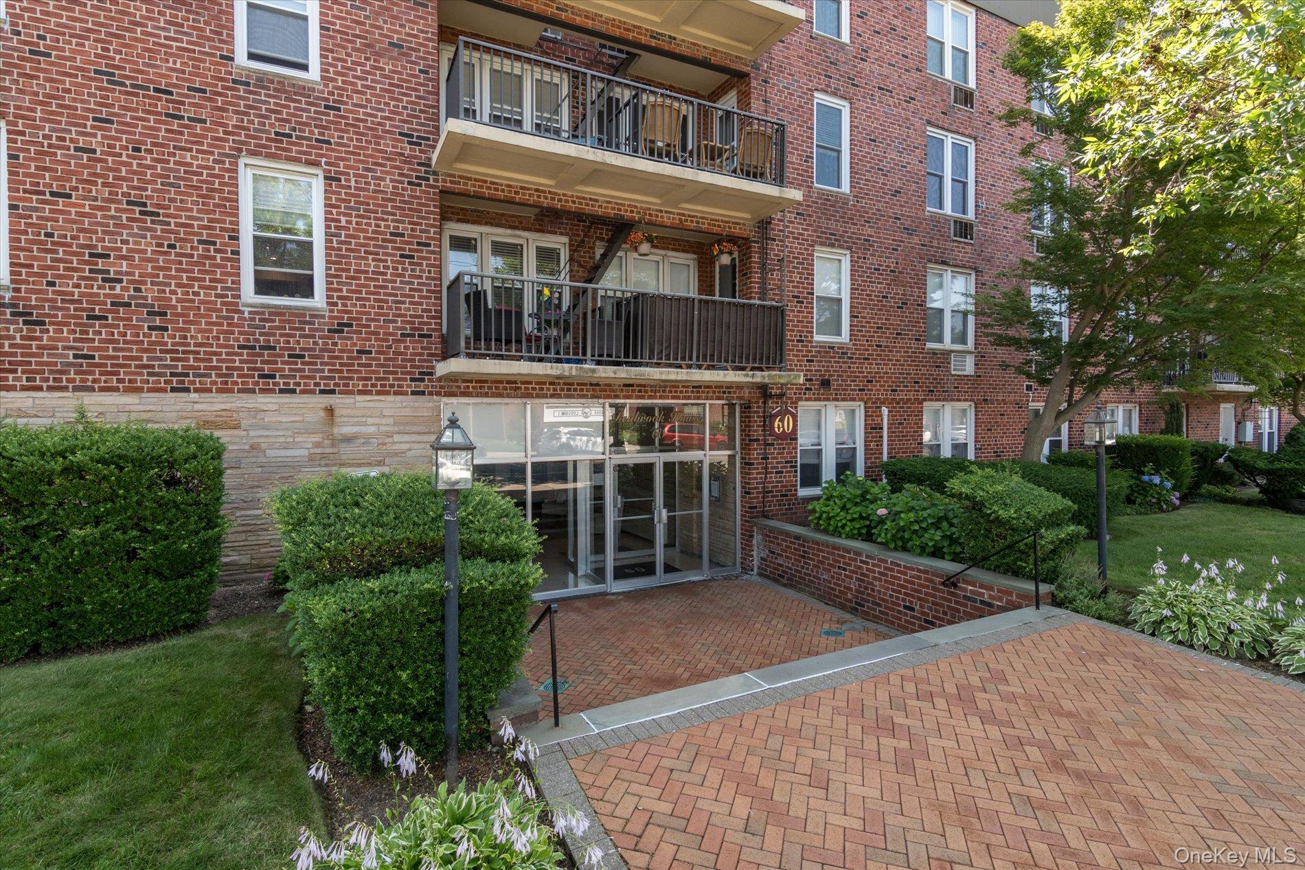 60 Hempstead Avenue 2C — photo