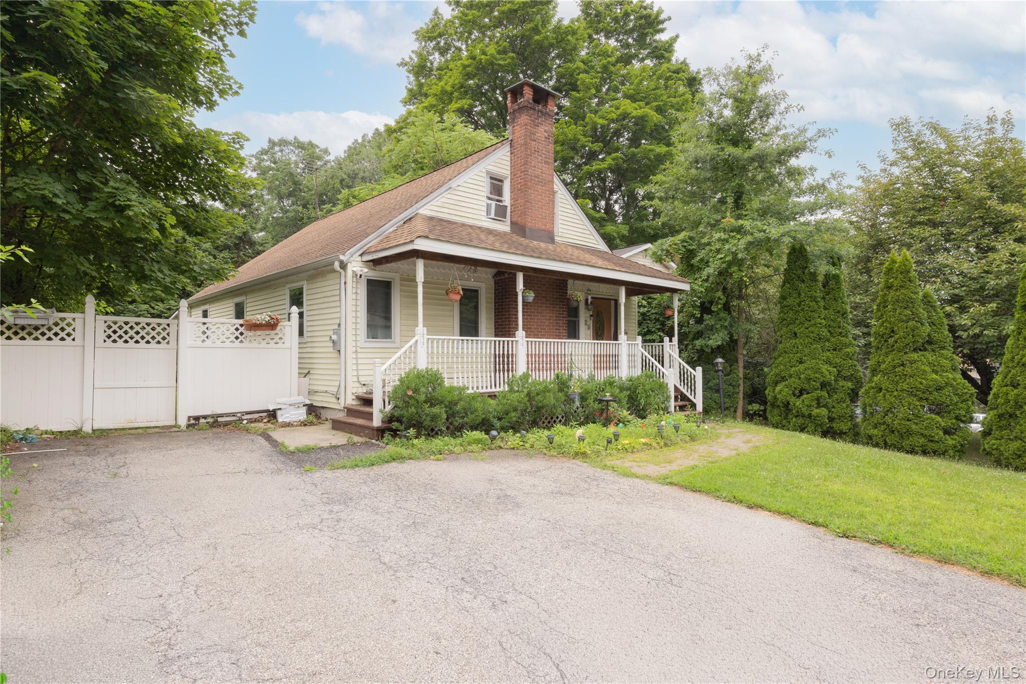 22 W Crooked Hill Road — photo