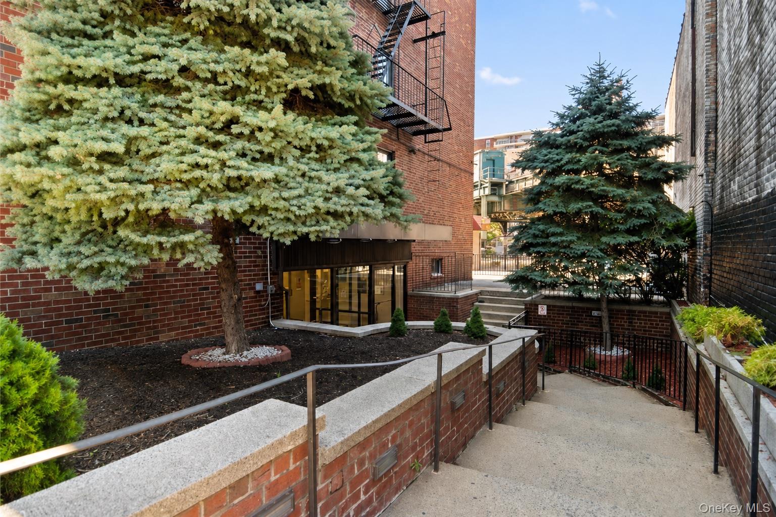 1725 Edison Avenue 5D — photo