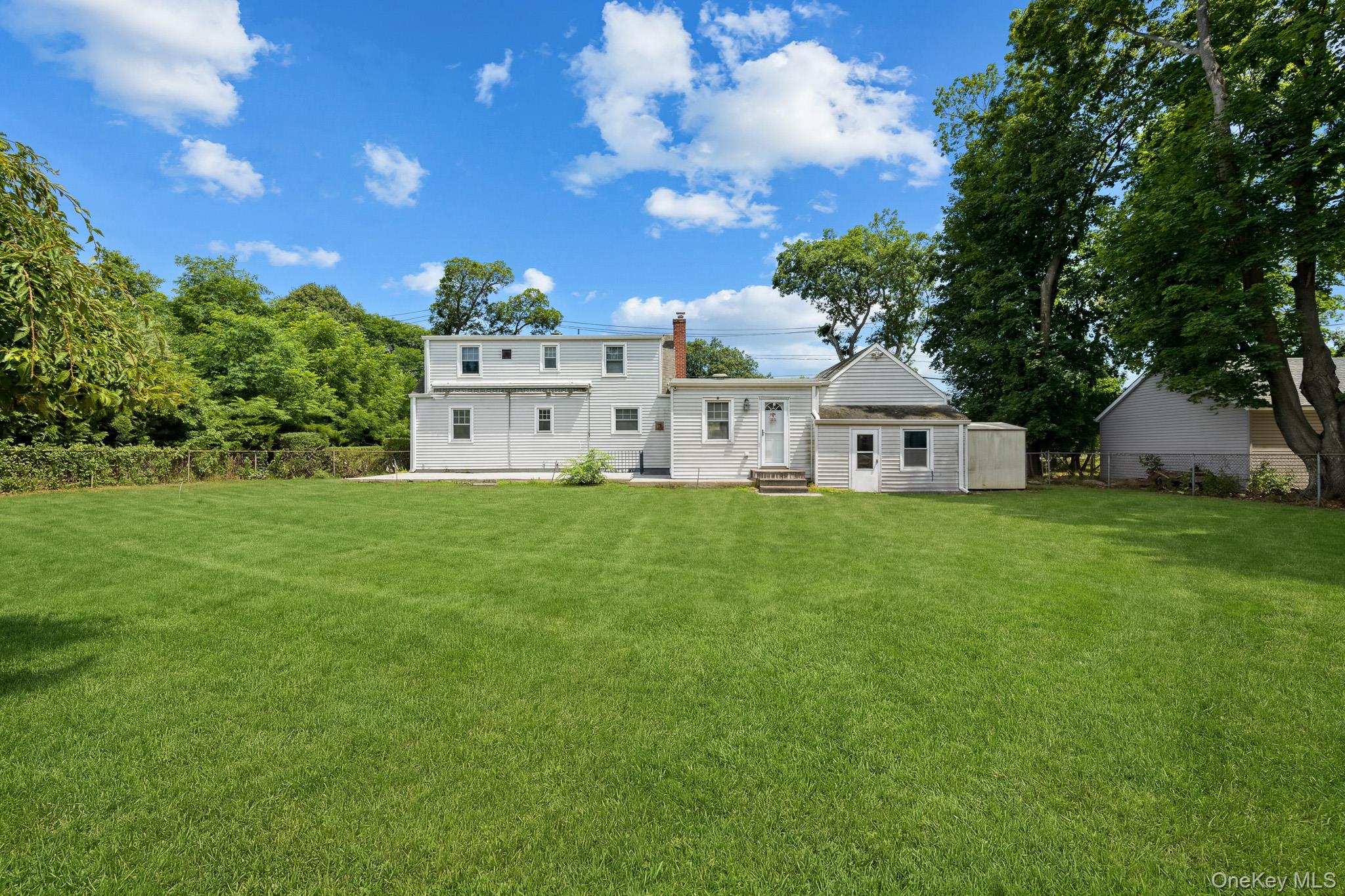 1547 Walt Whitman Road — photo
