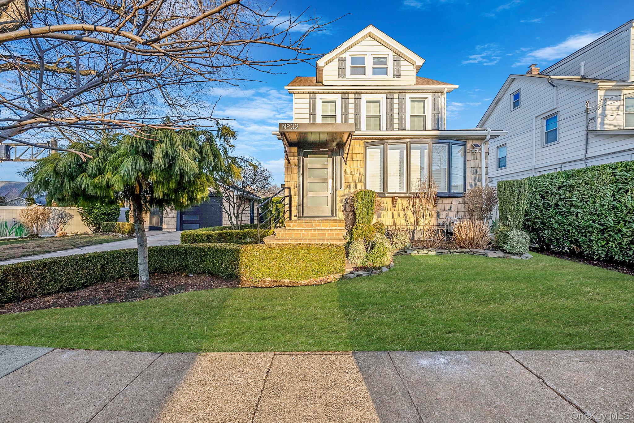32 Everett — photo