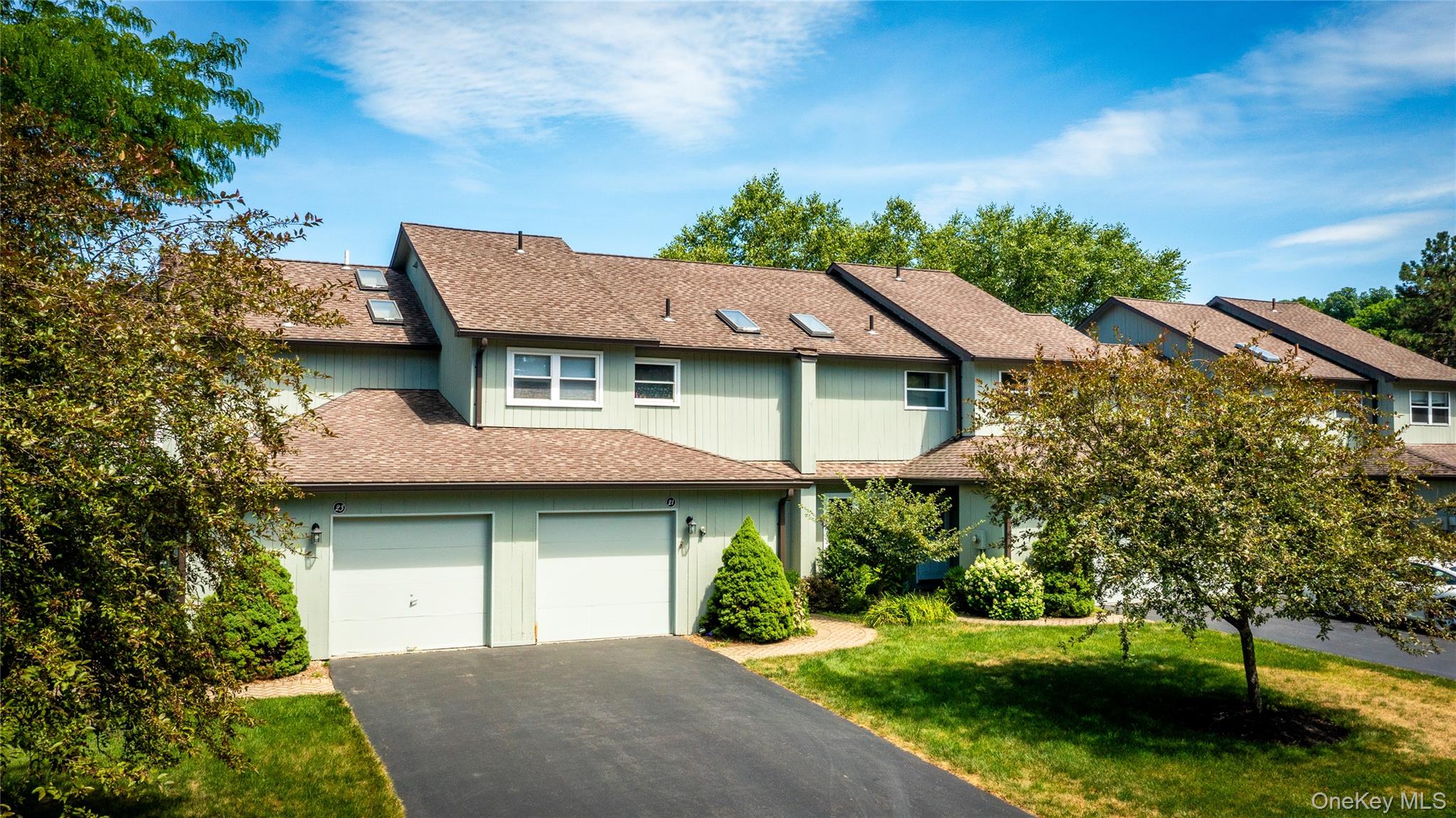 21 Pond Drive W — photo