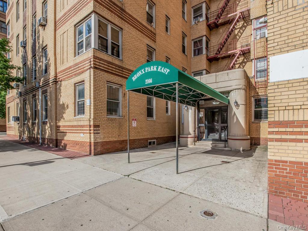 2166 Bronx Park E 6D — photo