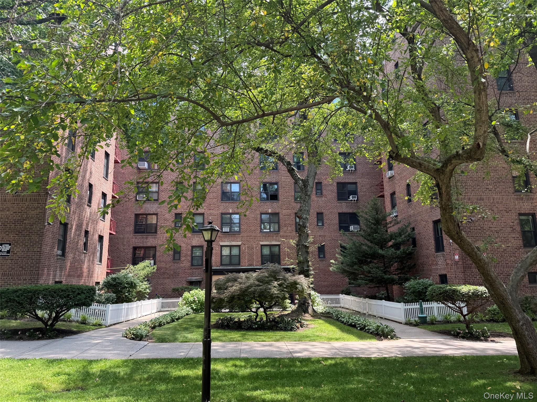 83-20 98 Street 5J — photo