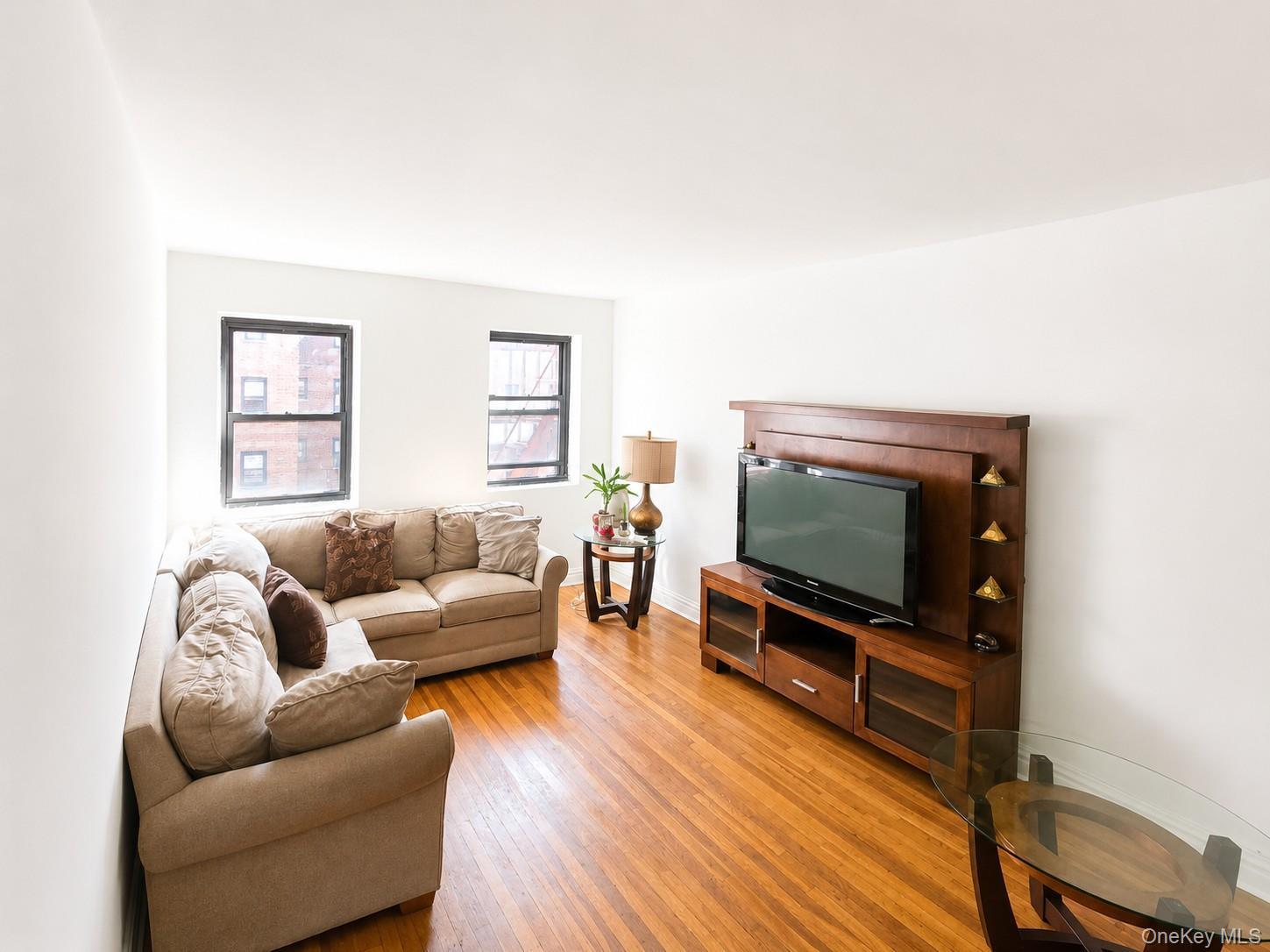 118-60 Metropolitan Avenue C3 — photo