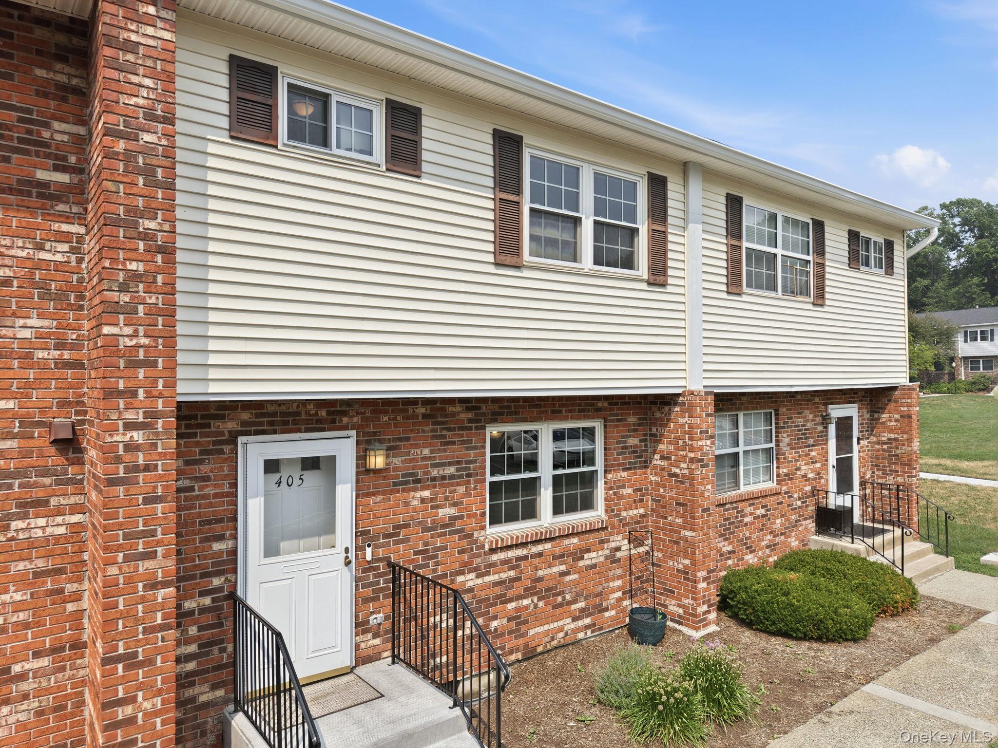 405 Briarwood Court — photo