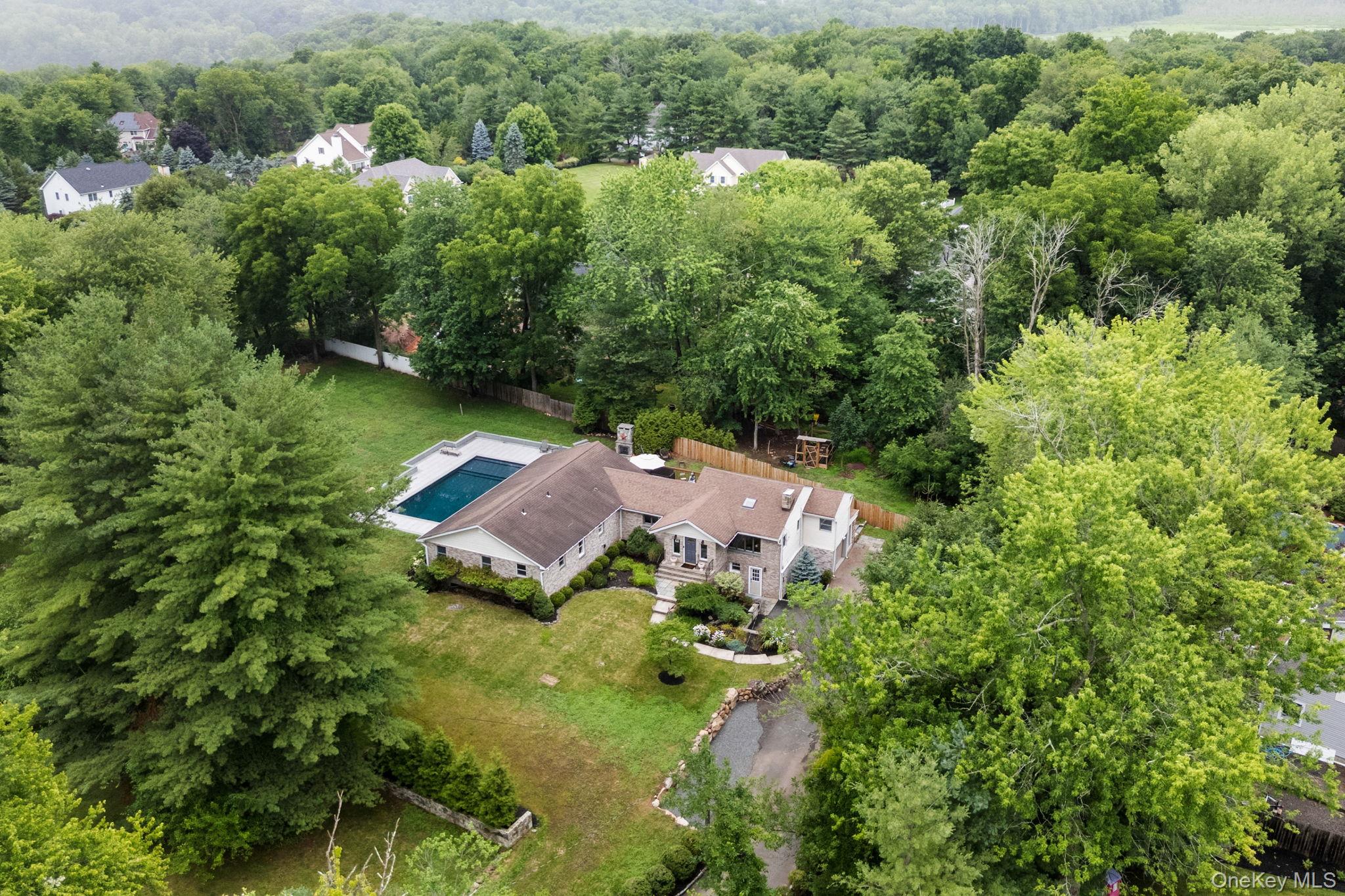 15 Green Hedges Lane — photo