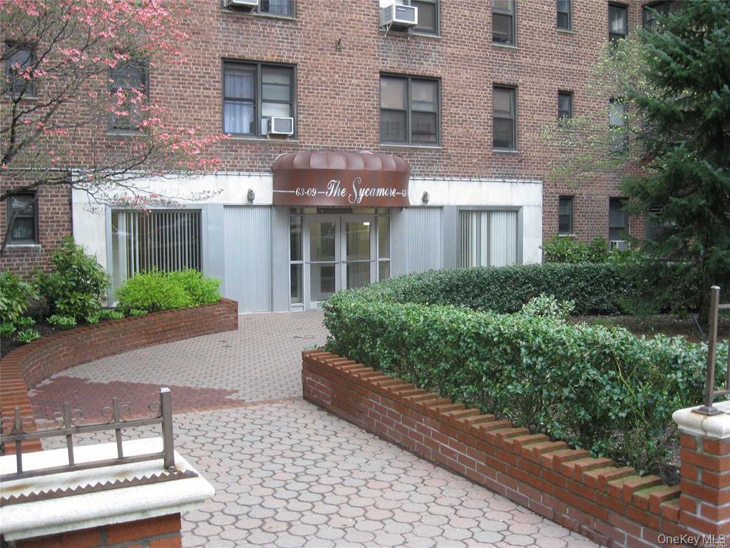 63-09 108th Street 5L — photo