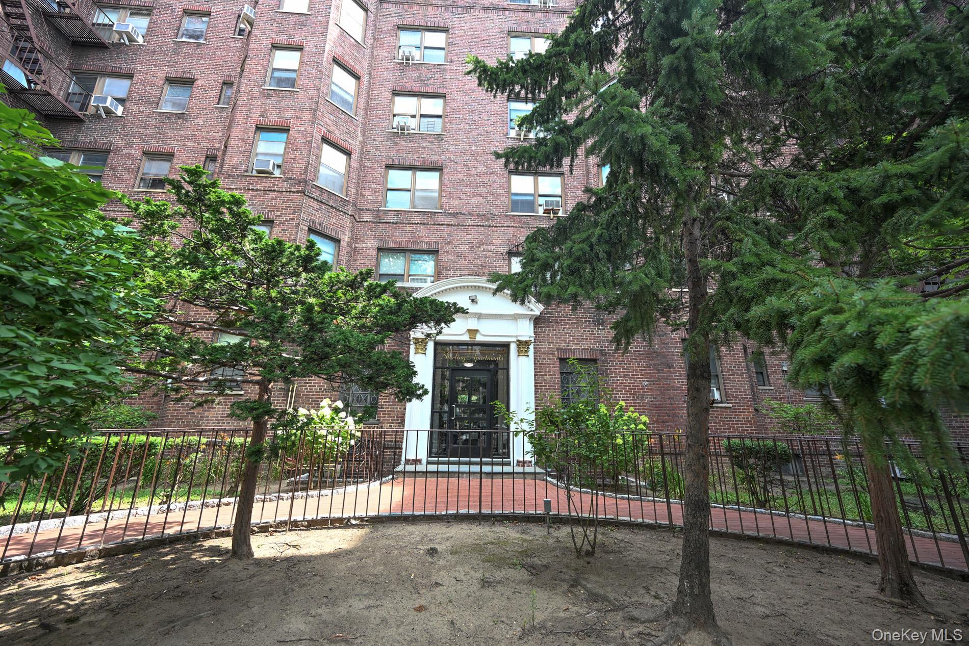 61-41 Saunders Street B25 — photo