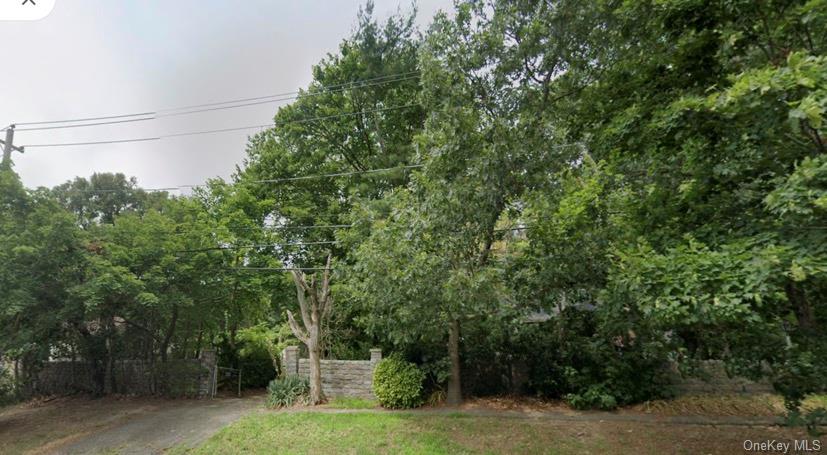 Home in Patchogue, NY 11772 — photo 2