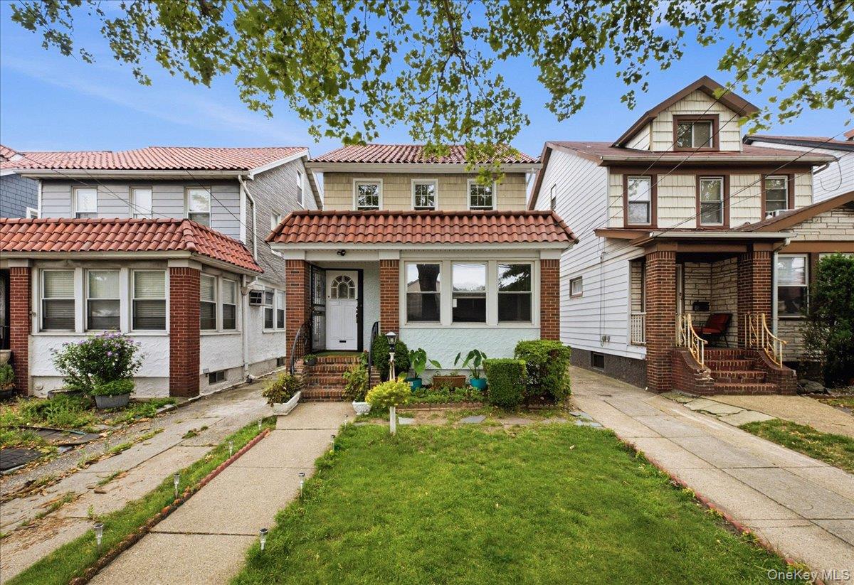 80-25 Woodhaven Boulevard — photo
