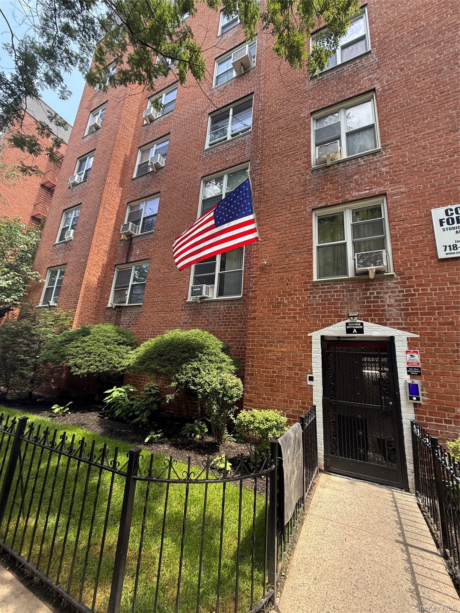 33-15 81st Street 6E — photo