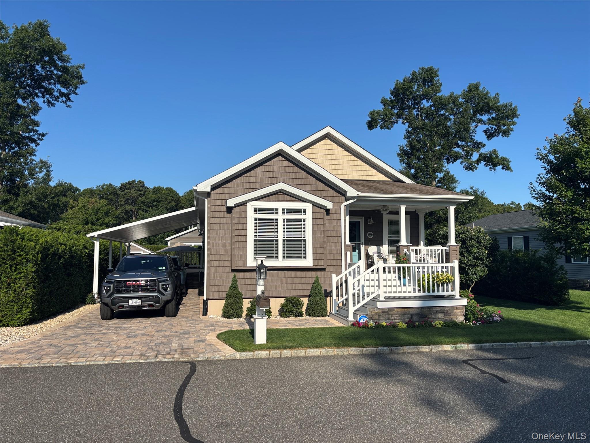 1661 Old Country Road 567 — photo