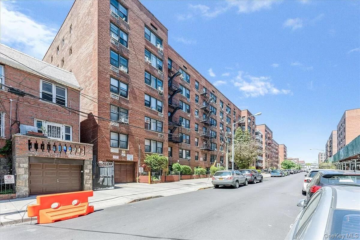 83-25 Vietor Avenue 5C — photo
