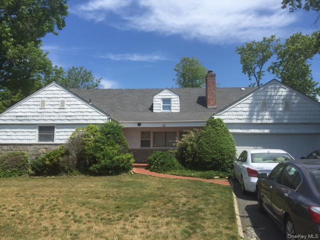 149 Lakeside Drive E — photo