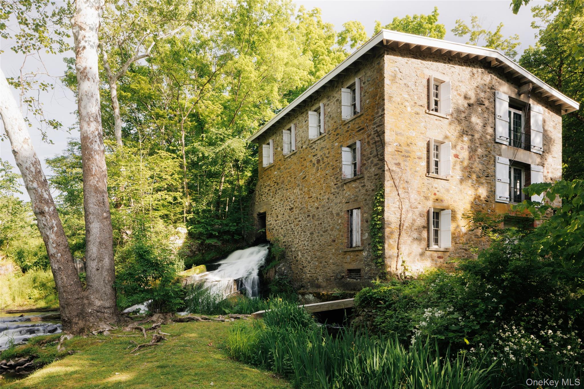 4918 Route 82 — photo