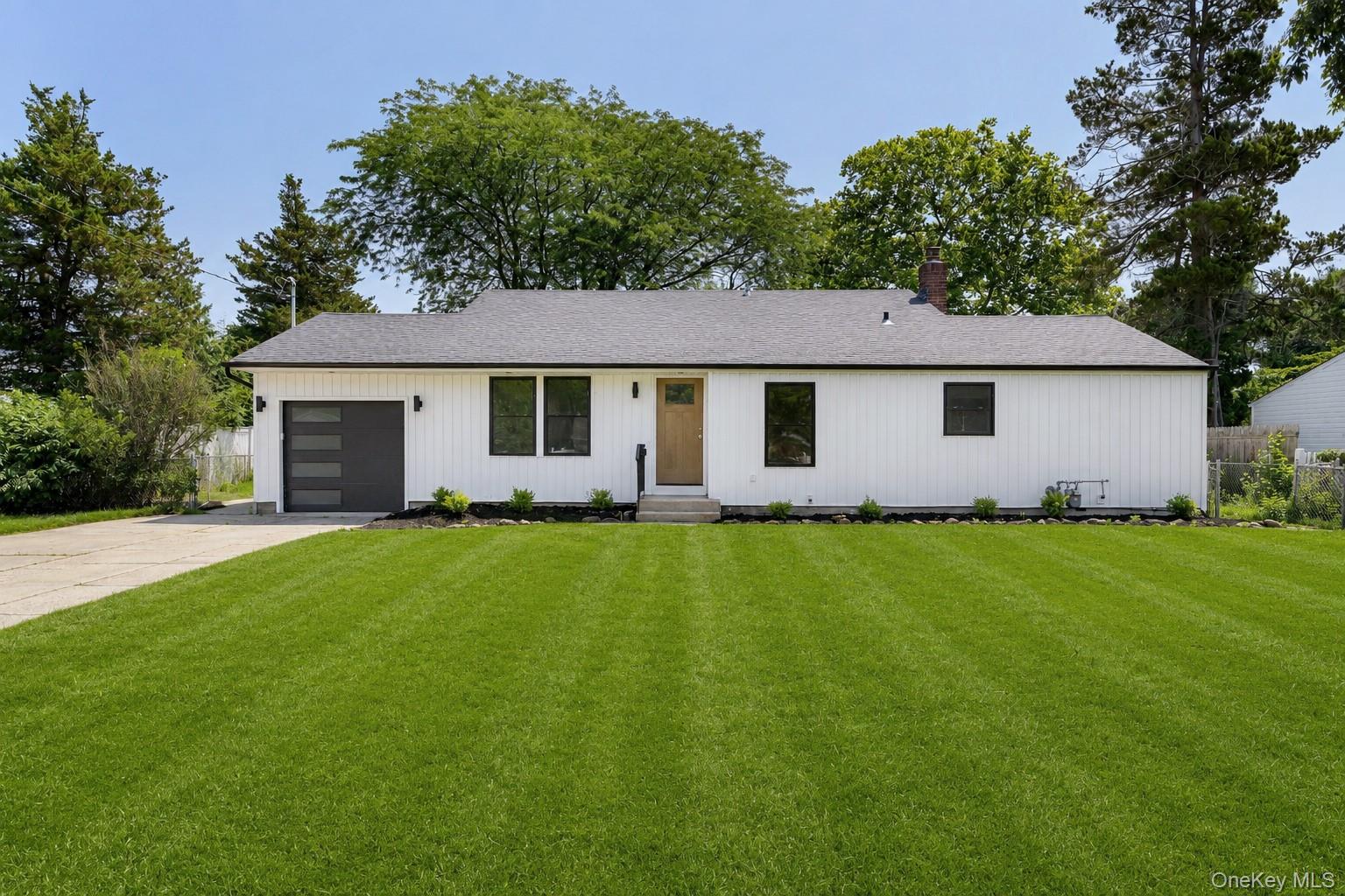 933 Thompson Drive — photo