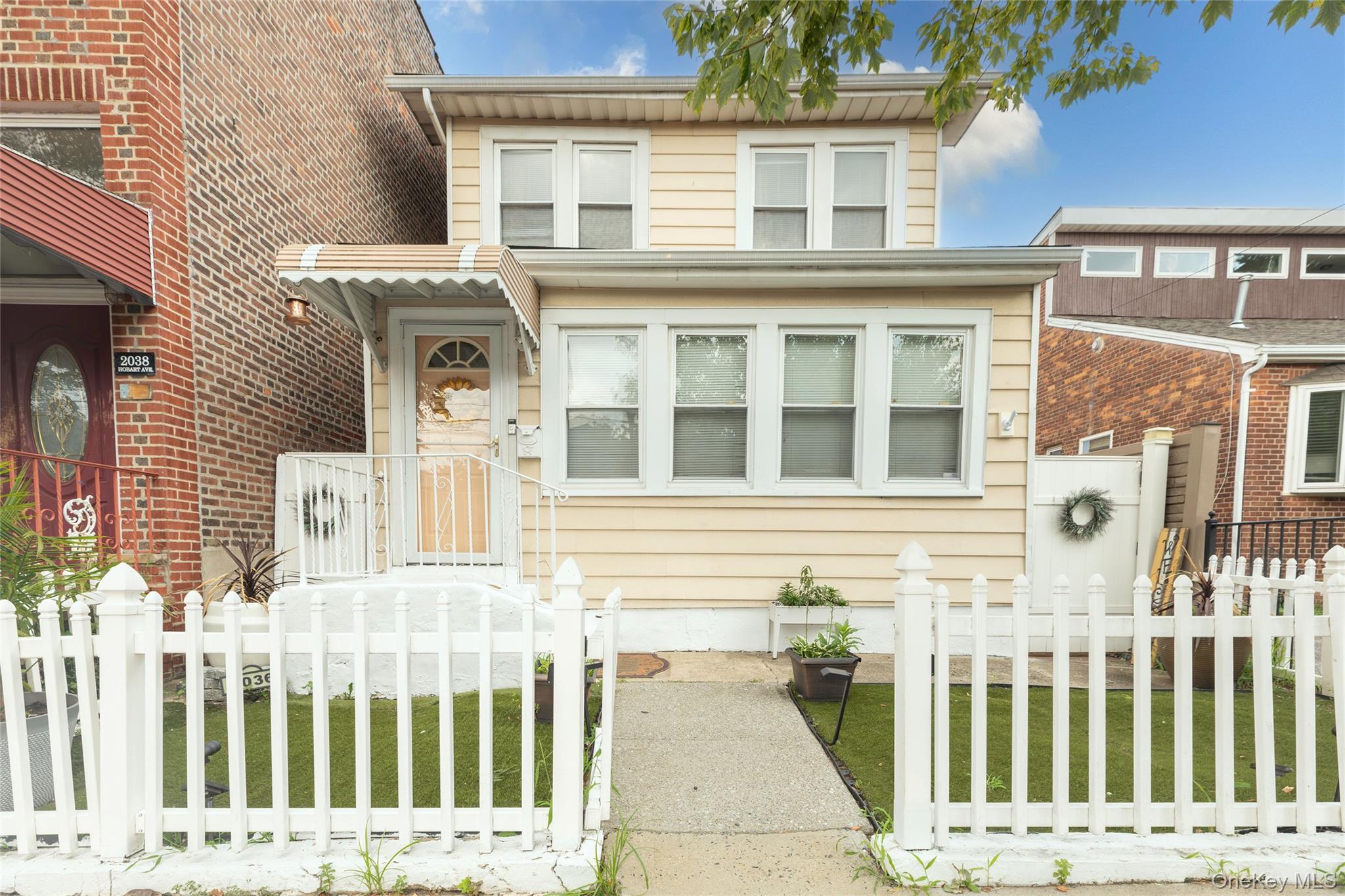 2036 Hobart Avenue — photo