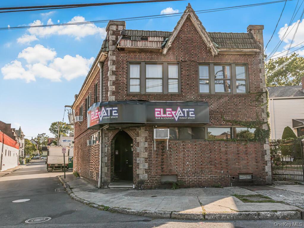 130 E 1st Street — photo